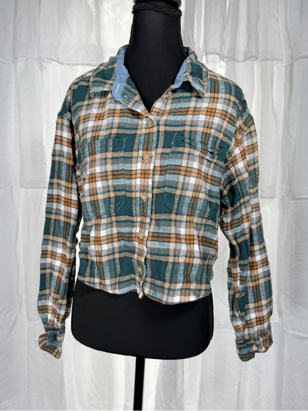 American Eagle Outfitters Green Plaid Crop Button-Up